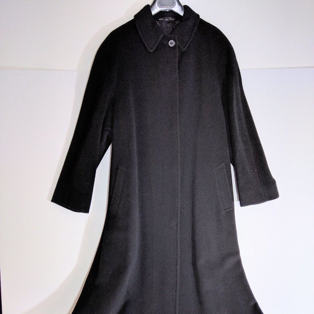 100% CASHMERE COAT (NEW) - A Luxury Item!